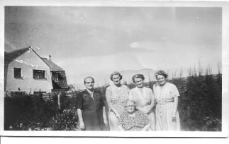 Left to right: Rose, Annie, Olive, Grace, Edie (seated)